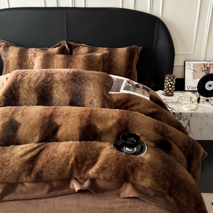 91家纺网 家纺一手货源 找家纺 九花鹿 2025新款宽边水貂绒皮草绒四件套 水貂绒-巴洛克