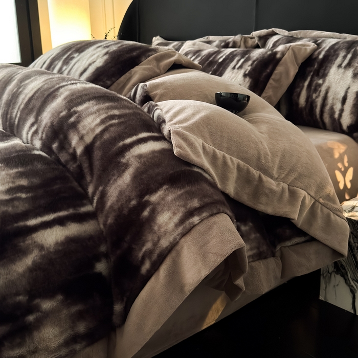 91家纺网 家纺一手货源 找家纺 （总）九花鹿 2025新款宽边水貂绒皮草绒四件套