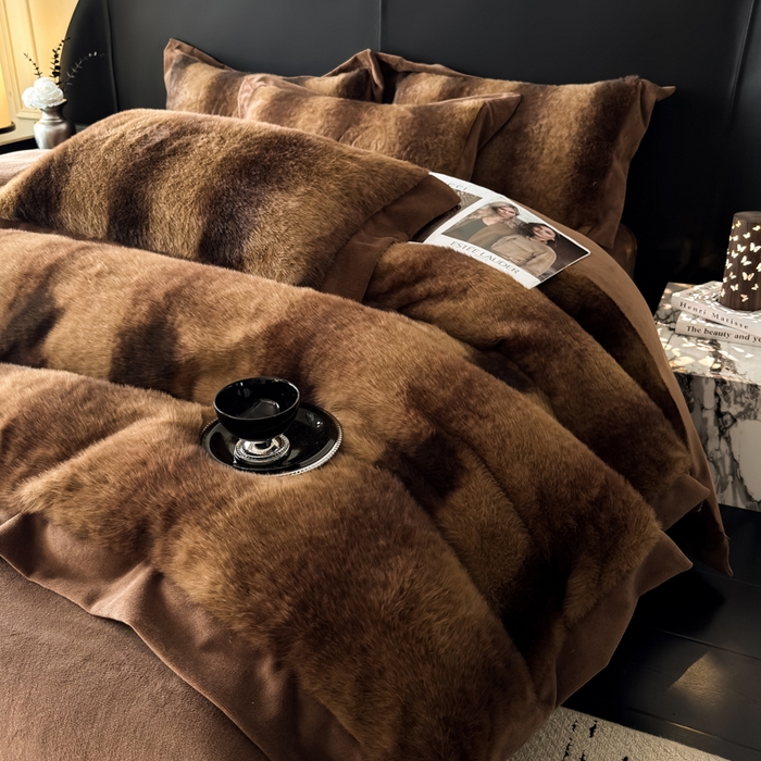 91家纺网 家纺一手货源 找家纺 九花鹿 2025新款宽边水貂绒皮草绒四件套 水貂绒-巴洛克