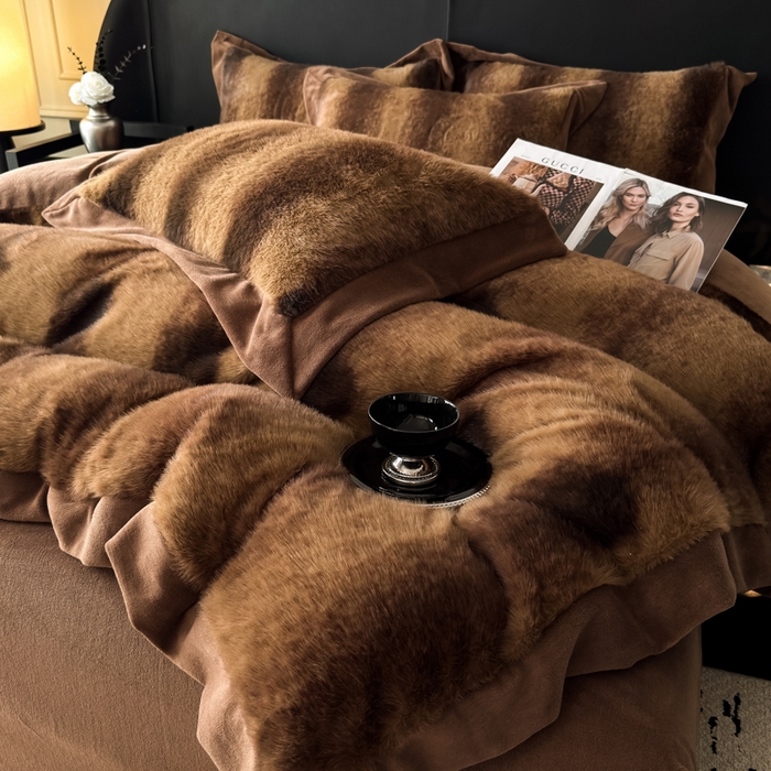 91家纺网 家纺一手货源 找家纺 九花鹿 2025新款宽边水貂绒皮草绒四件套 水貂绒-巴洛克