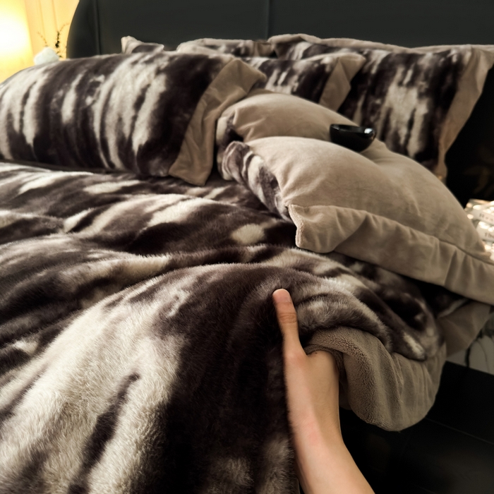 91家纺网 家纺一手货源 找家纺 （总）九花鹿 2025新款宽边水貂绒皮草绒四件套