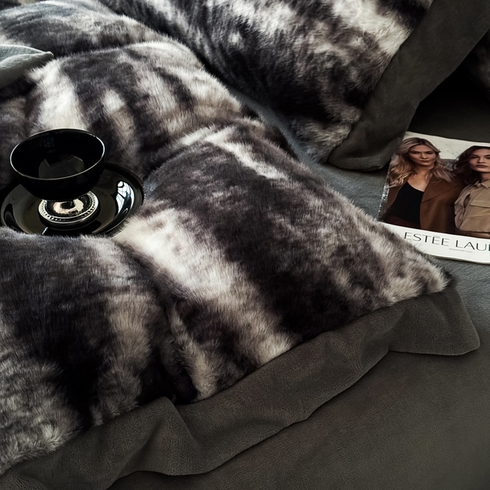 91家纺网 家纺一手货源 找家纺 九花鹿 2025新款宽边水貂绒皮草绒四件套 水貂绒-玛丽娜(气质灰）