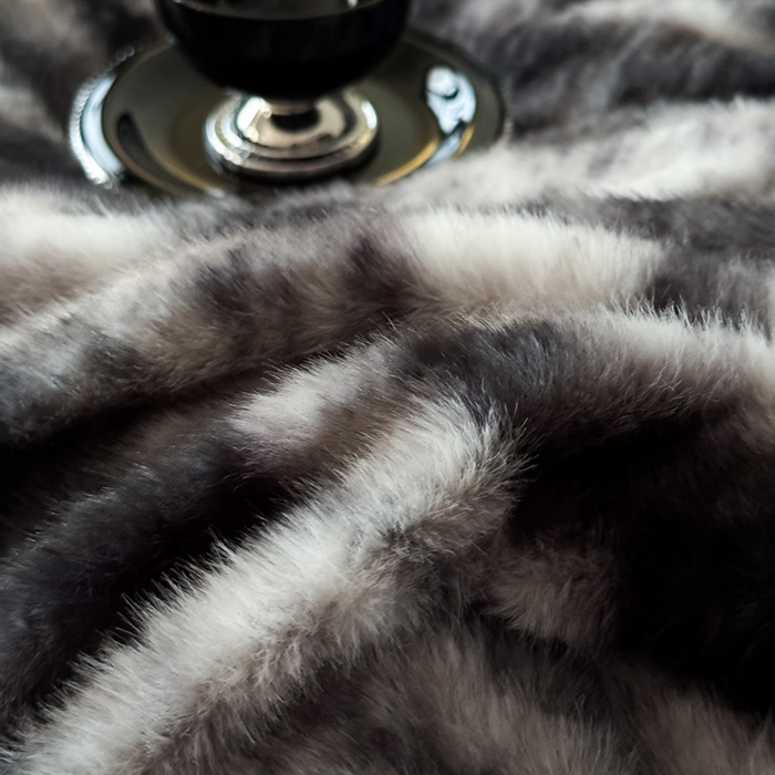 91家纺网 家纺一手货源 找家纺 九花鹿 2025新款宽边水貂绒皮草绒四件套 水貂绒-玛丽娜(气质灰）
