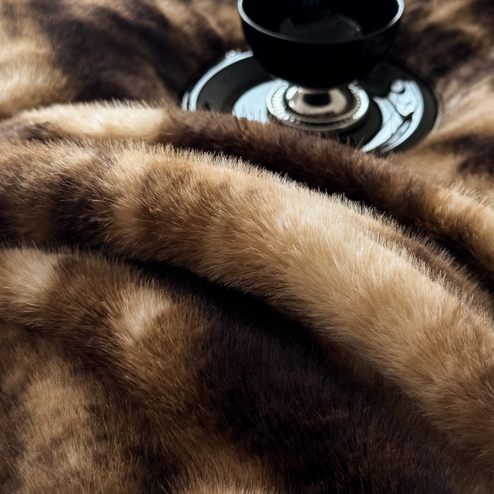 91家纺网 家纺一手货源 找家纺 九花鹿 2025新款宽边水貂绒皮草绒四件套 水貂绒-玛丽娜(拿铁棕)