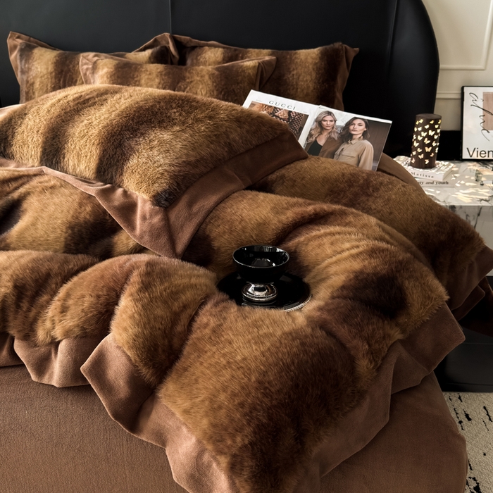 91家纺网 家纺一手货源 找家纺 （总）九花鹿 2025新款宽边水貂绒皮草绒四件套