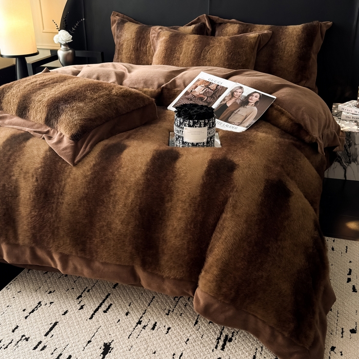 91家纺网 家纺一手货源 找家纺 九花鹿 2025新款宽边水貂绒皮草绒四件套 水貂绒-巴洛克