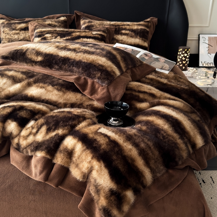 91家纺网 家纺一手货源 找家纺 九花鹿 2025新款宽边水貂绒皮草绒四件套 水貂绒-玛丽娜(拿铁棕)