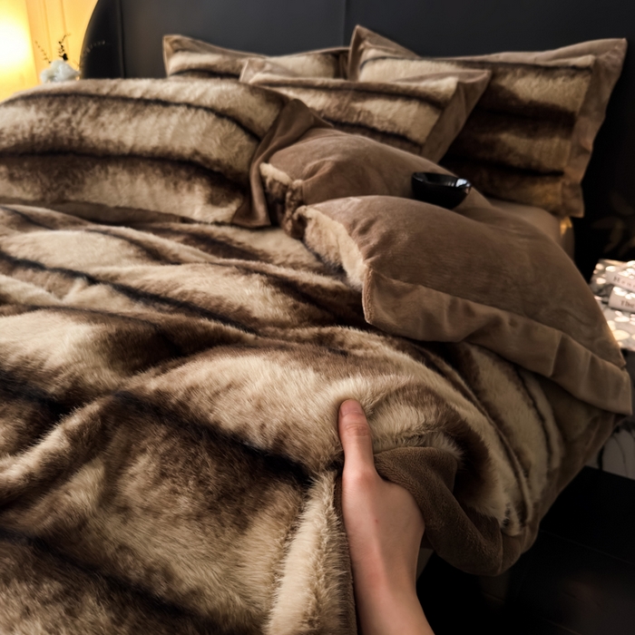 91家纺网 家纺一手货源 找家纺 九花鹿 2025新款宽边水貂绒皮草绒四件套 水貂绒-佩兹利