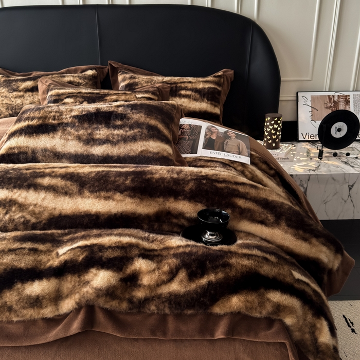 91家纺网 家纺一手货源 找家纺 九花鹿 2025新款宽边水貂绒皮草绒四件套 水貂绒-玛丽娜(拿铁棕)