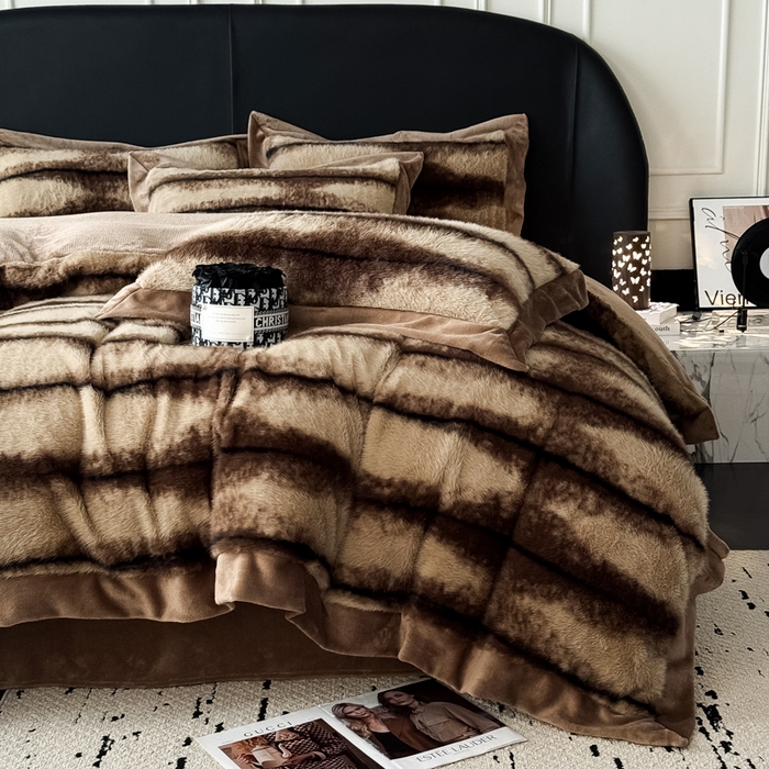 91家纺网 家纺一手货源 找家纺 九花鹿 2025新款宽边水貂绒皮草绒四件套 水貂绒-佩兹利