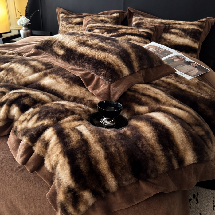 91家纺网 家纺一手货源 找家纺 九花鹿 2025新款宽边水貂绒皮草绒四件套 水貂绒-玛丽娜(拿铁棕)