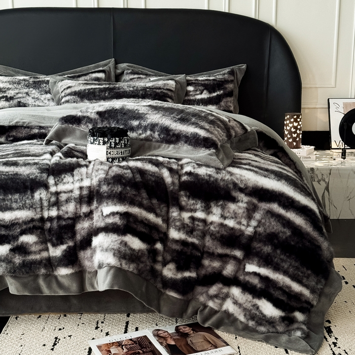 91家纺网 家纺一手货源 找家纺 九花鹿 2025新款宽边水貂绒皮草绒四件套 水貂绒-玛丽娜(气质灰）