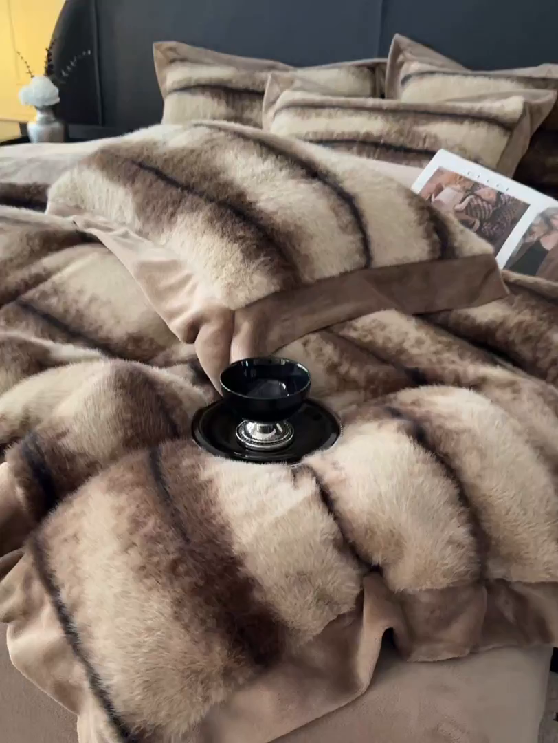 91家纺网 家纺一手货源 找家纺 九花鹿 2025新款宽边水貂绒皮草绒四件套 水貂绒-佩兹利