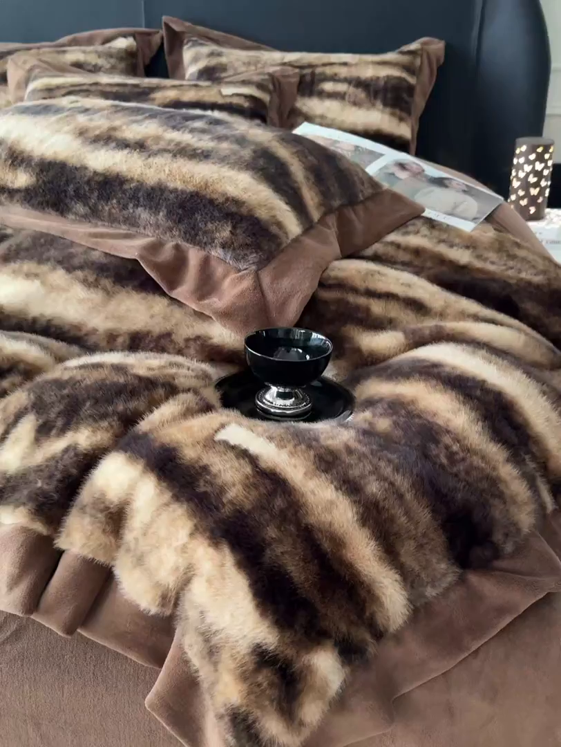 91家纺网 家纺一手货源 找家纺 九花鹿 2025新款宽边水貂绒皮草绒四件套 水貂绒-玛丽娜(拿铁棕)