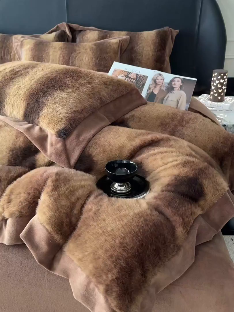 91家纺网 家纺一手货源 找家纺 九花鹿 2025新款宽边水貂绒皮草绒四件套 水貂绒-巴洛克