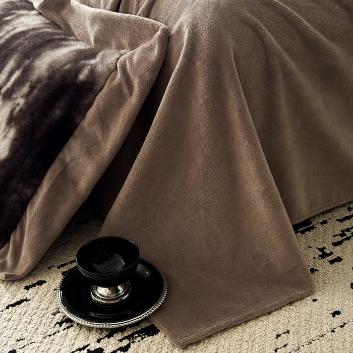 91家纺网 家纺一手货源 找家纺 九花鹿 2025新款宽边水貂绒皮草绒四件套 水貂绒-艾莉