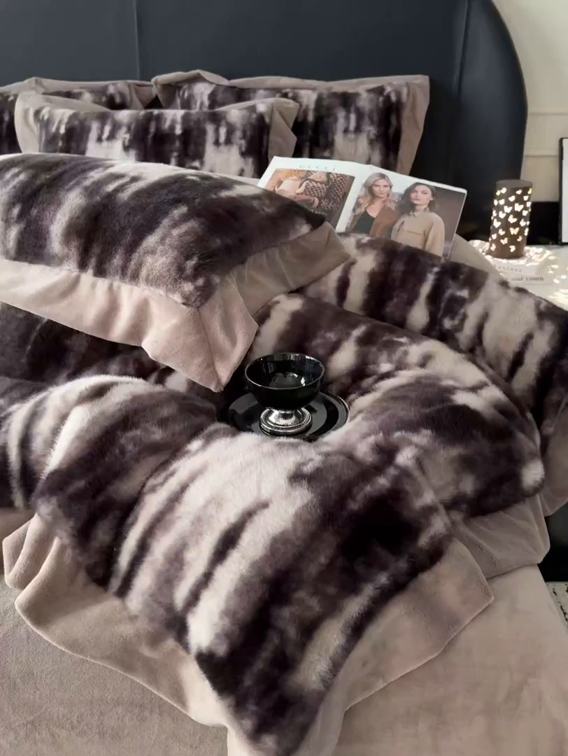 91家纺网 家纺一手货源 找家纺 九花鹿 2025新款宽边水貂绒皮草绒四件套 水貂绒-艾莉