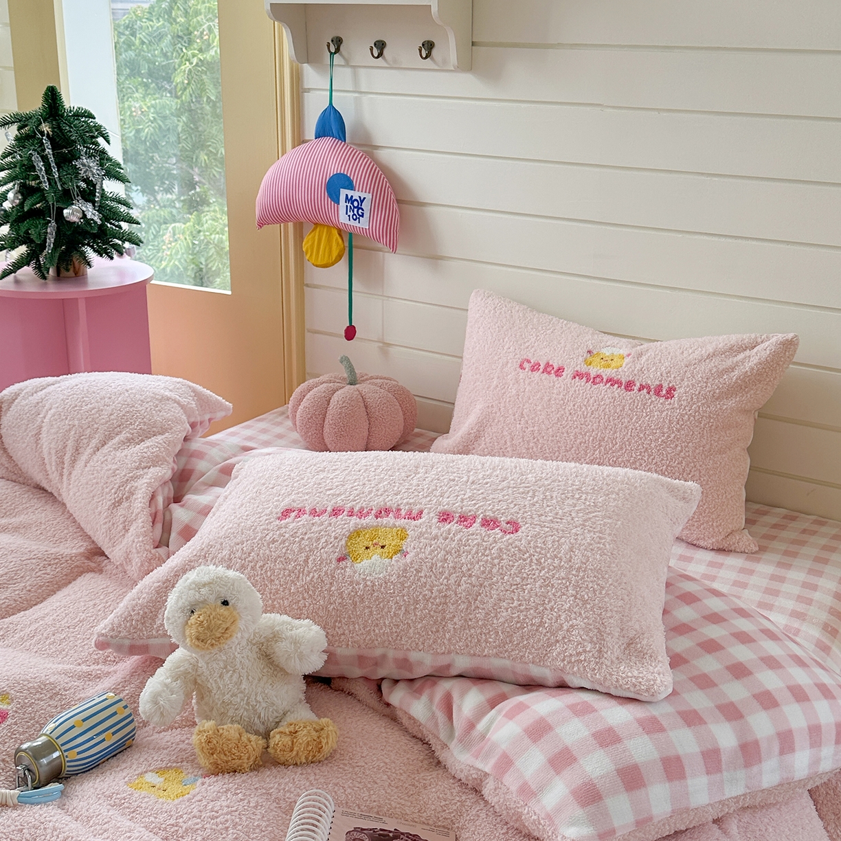 91家纺网 家纺一手货源 找家纺 柚子YOUTH 2025新款双面泰迪绒毛巾绣四件套 甜甜圈