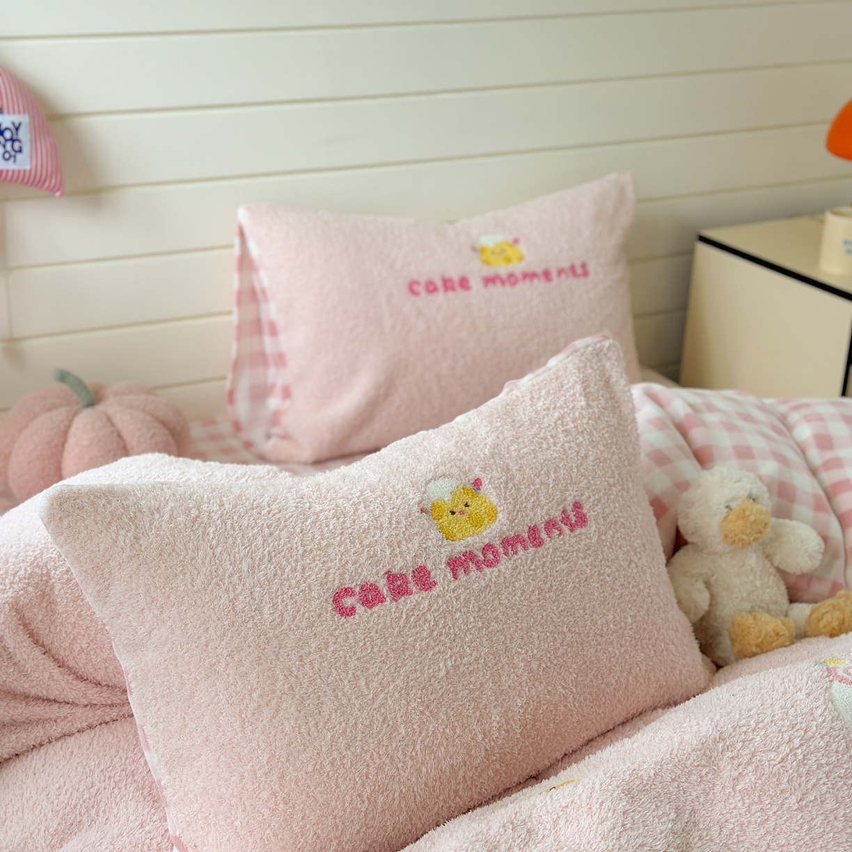 91家纺网 家纺一手货源 找家纺 柚子YOUTH 2025新款双面泰迪绒毛巾绣四件套 甜甜圈