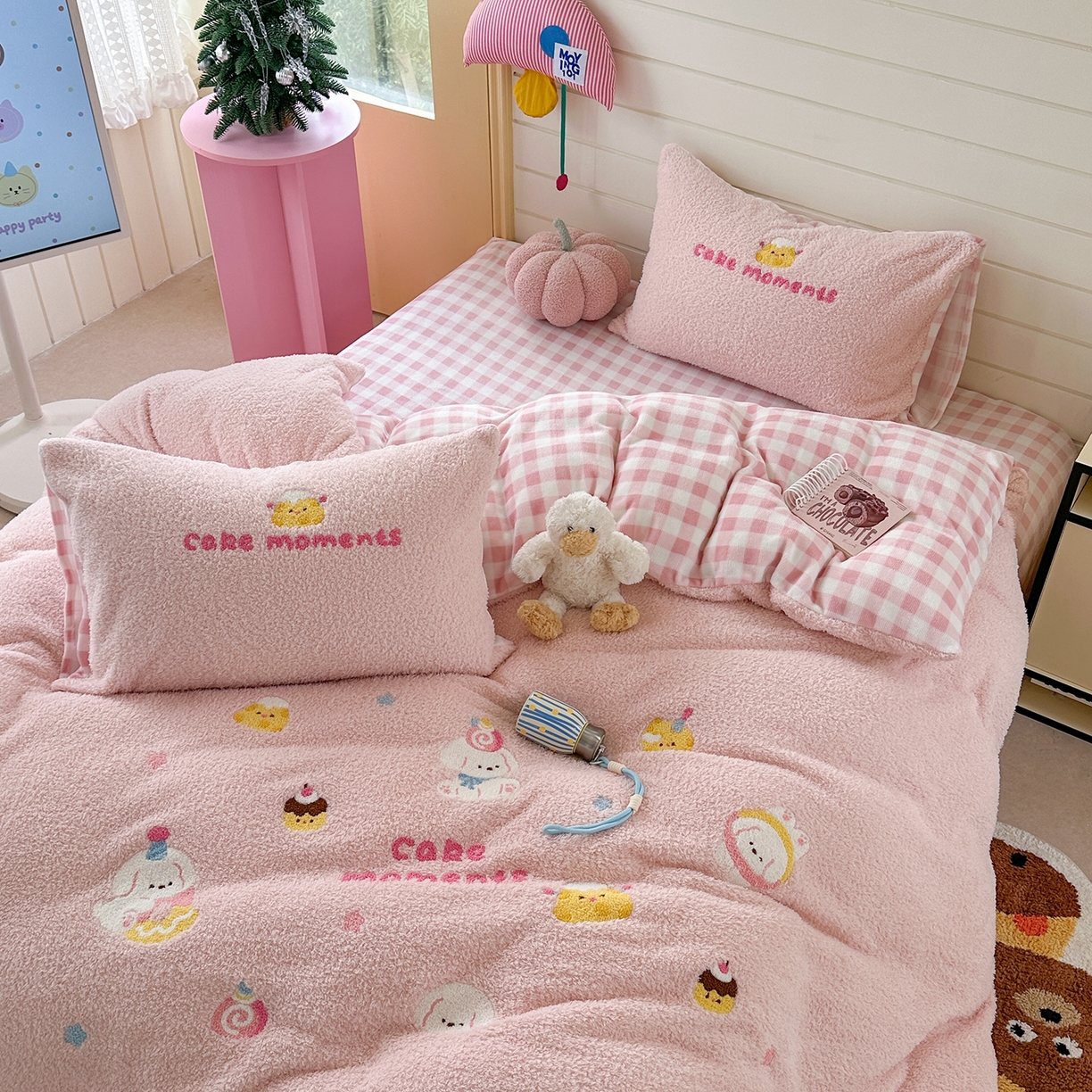 91家纺网 家纺一手货源 找家纺 柚子YOUTH 2025新款双面泰迪绒毛巾绣四件套 甜甜圈