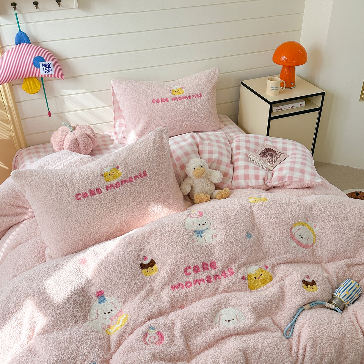 91家纺网 家纺一手货源 找家纺 柚子YOUTH 2025新款双面泰迪绒毛巾绣四件套 甜甜圈