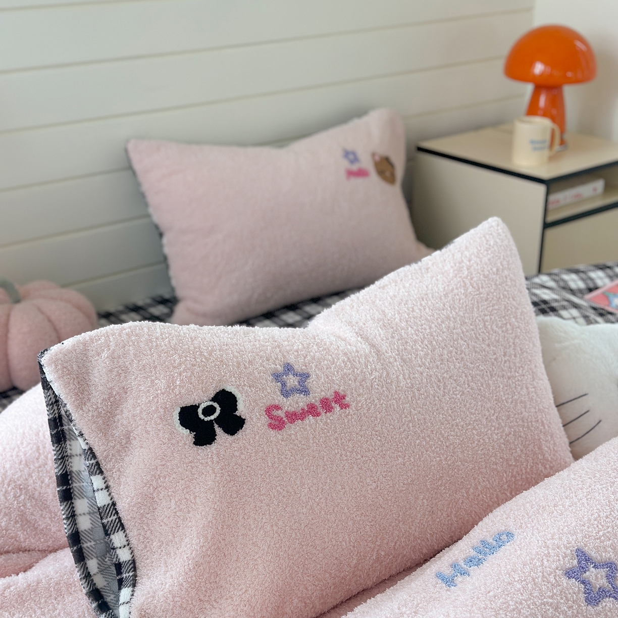 91家纺网 家纺一手货源 找家纺 柚子YOUTH 2025新款双面泰迪绒毛巾绣四件套 甜酷KT