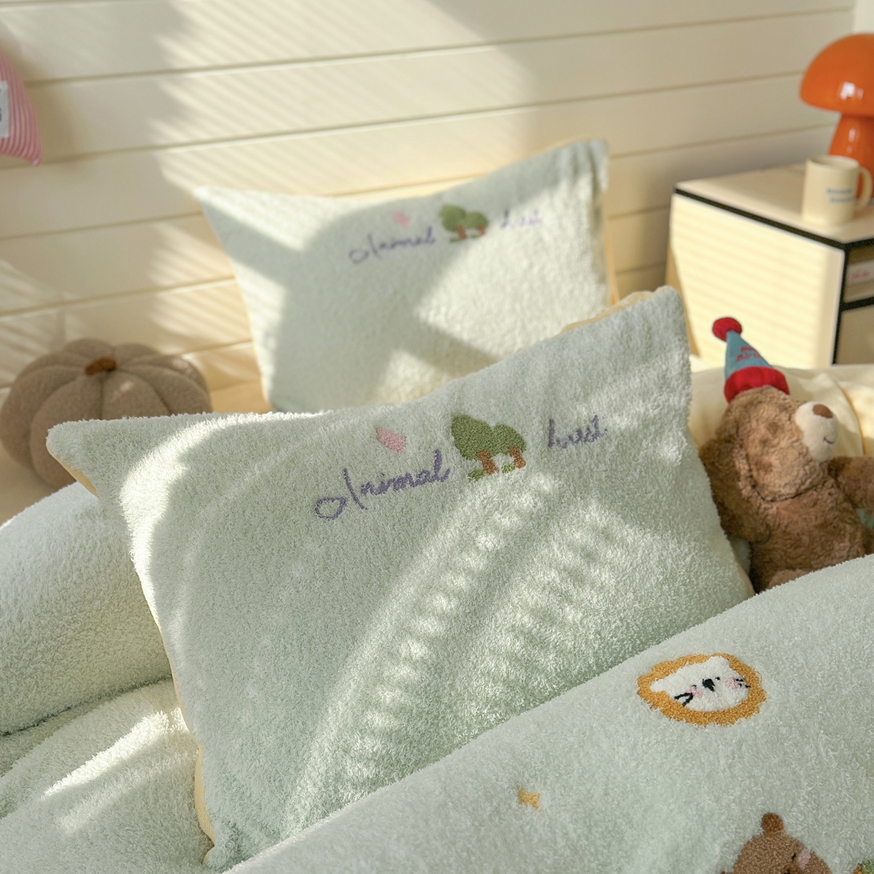 91家纺网 家纺一手货源 找家纺 柚子YOUTH 2025新款双面泰迪绒毛巾绣四件套 森林聚会