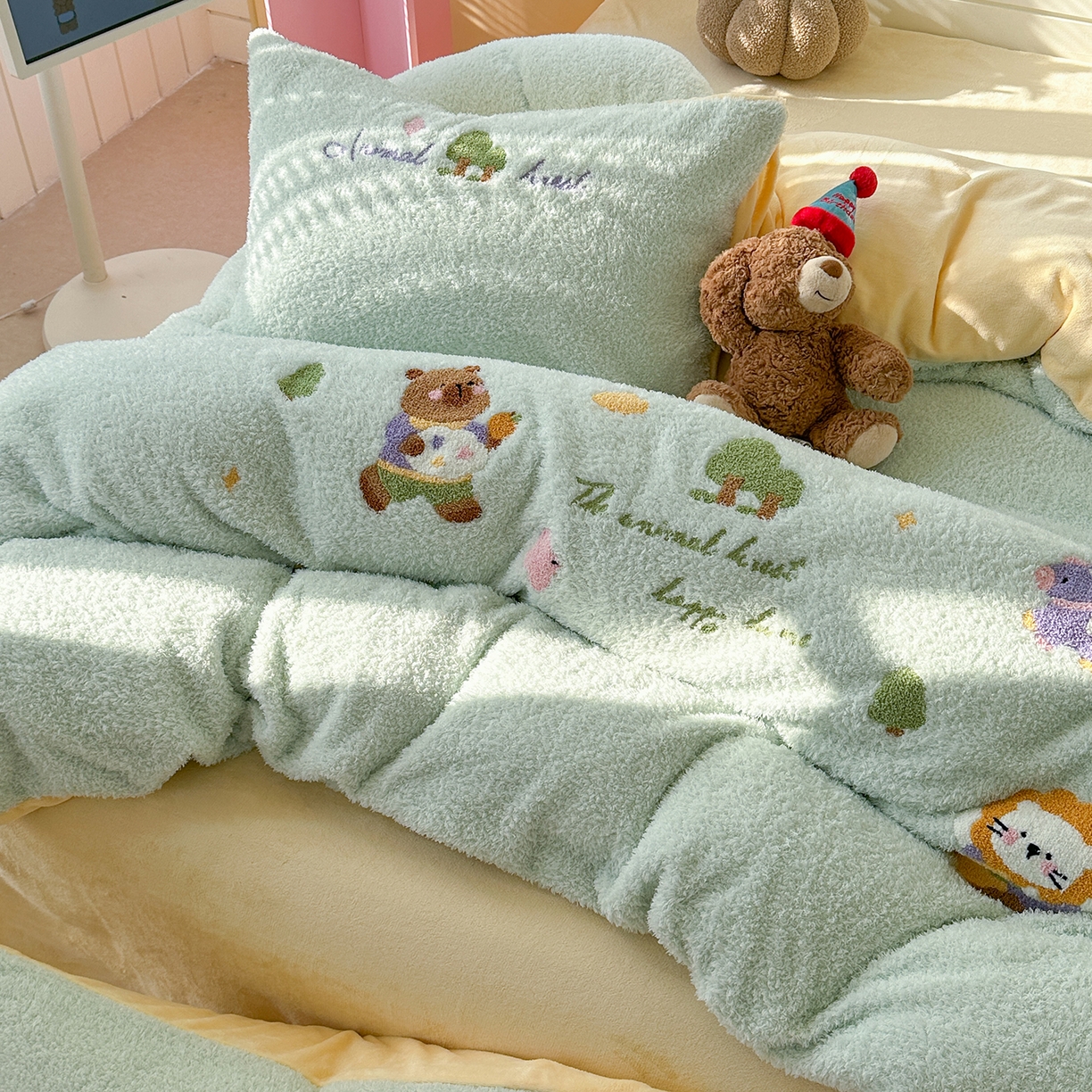 91家纺网 家纺一手货源 找家纺 柚子YOUTH 2025新款双面泰迪绒毛巾绣四件套 森林聚会