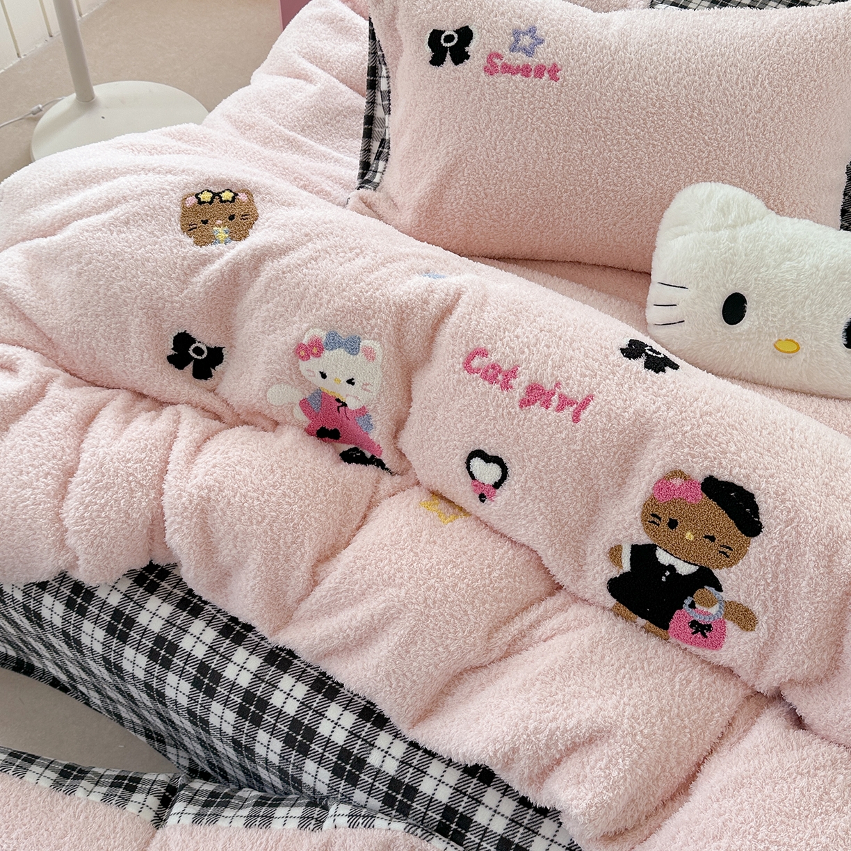 91家纺网 家纺一手货源 找家纺 柚子YOUTH 2025新款双面泰迪绒毛巾绣四件套 甜酷KT