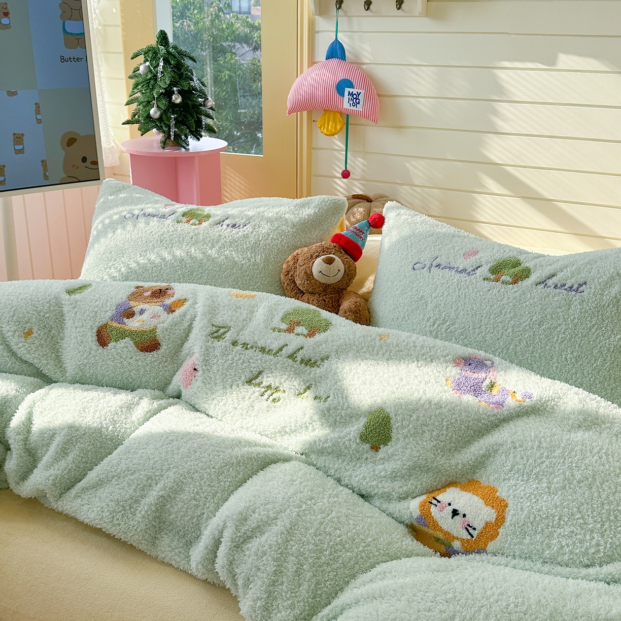 91家纺网 家纺一手货源 找家纺 柚子YOUTH 2025新款双面泰迪绒毛巾绣四件套 森林聚会