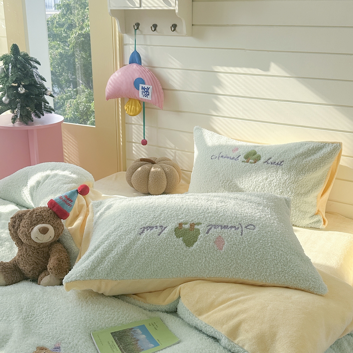 91家纺网 家纺一手货源 找家纺 柚子YOUTH 2025新款双面泰迪绒毛巾绣四件套 森林聚会