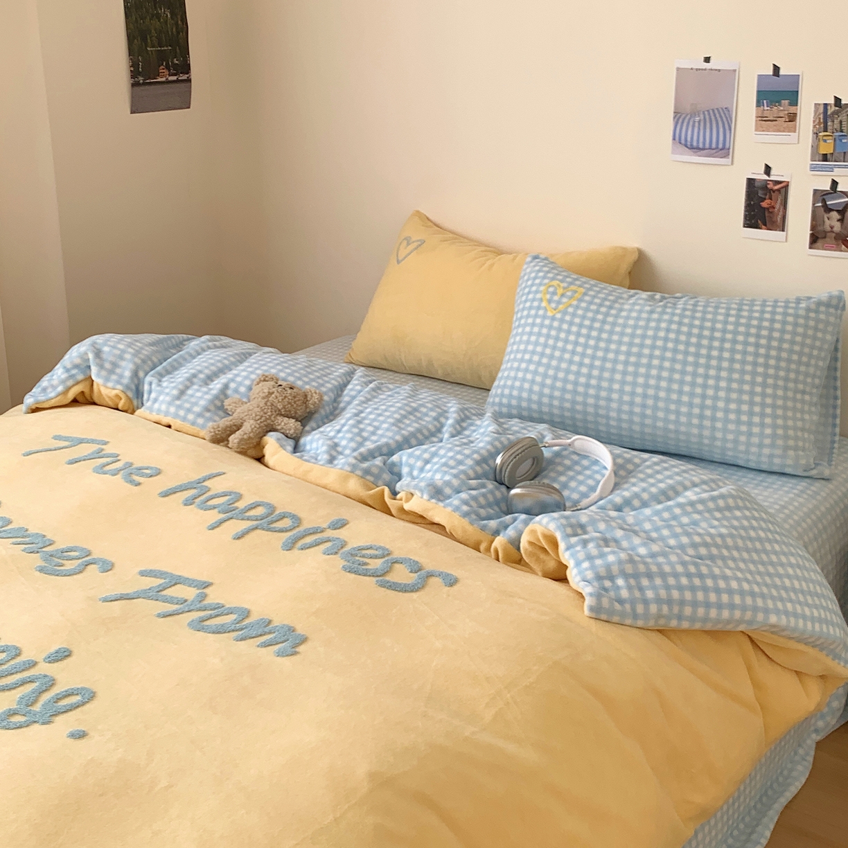 91家纺网 家纺一手货源 找家纺 桃喜 2025新款韩系纯色200g牛奶绒柔软毛巾绣刺绣四件套 黄蓝格