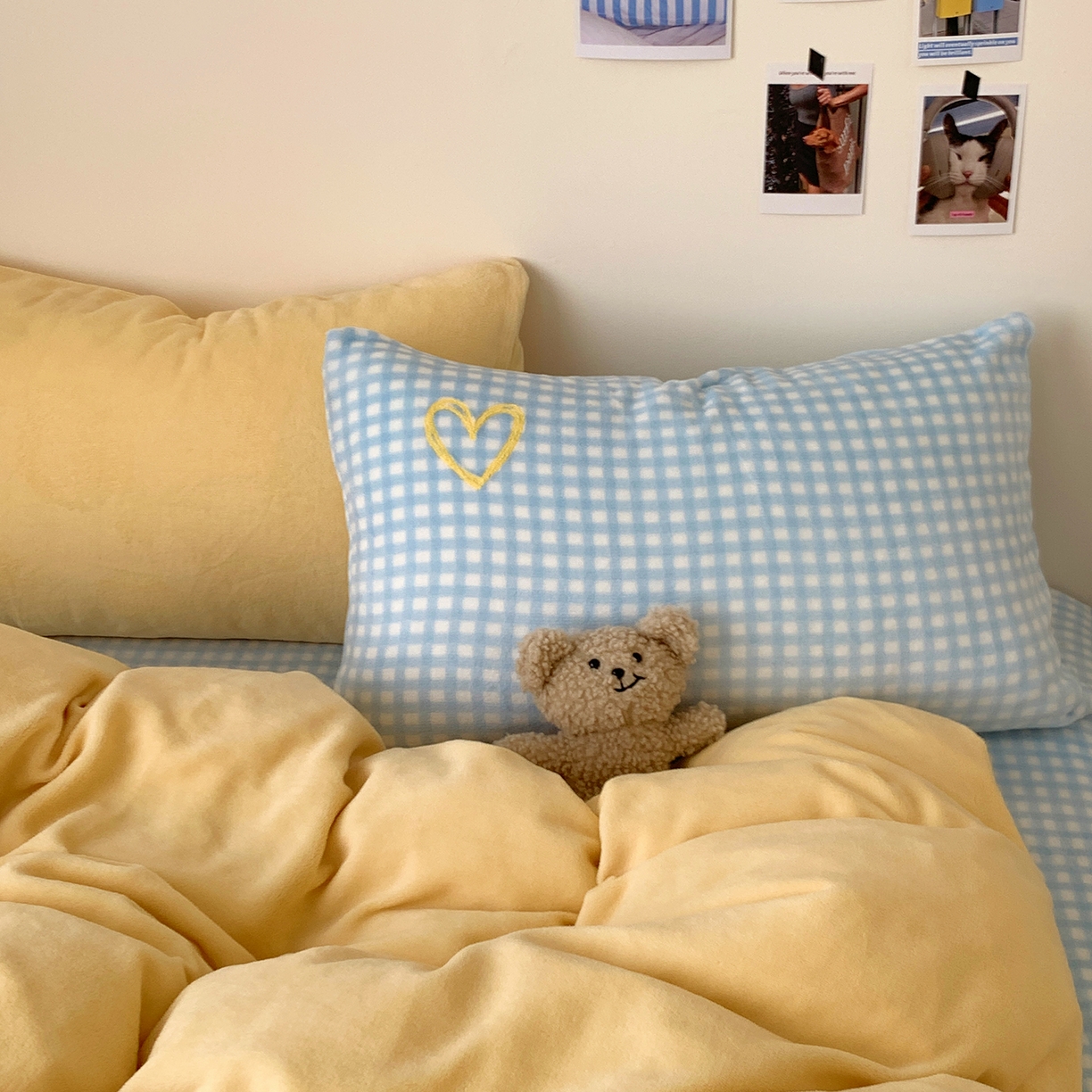 91家纺网 家纺一手货源 找家纺 桃喜 2025新款韩系纯色200g牛奶绒柔软毛巾绣刺绣四件套 黄蓝格