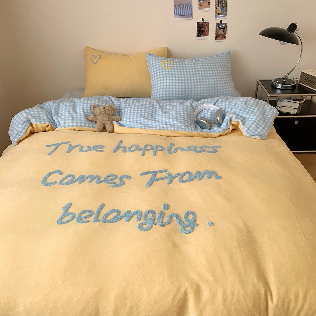 91家纺网 家纺一手货源 找家纺 桃喜 2025新款韩系纯色200g牛奶绒柔软毛巾绣刺绣四件套 黄蓝格