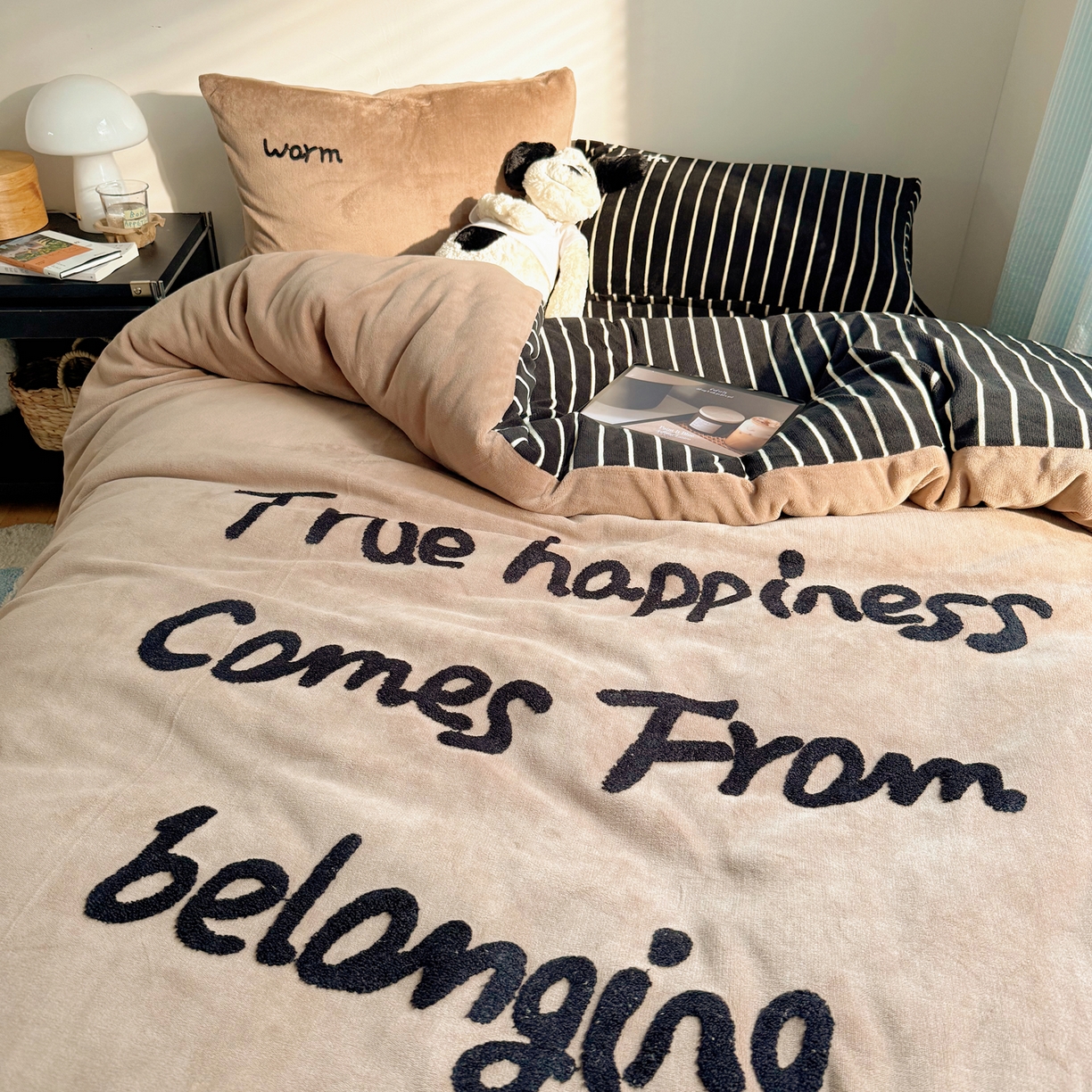 91家纺网 家纺一手货源 找家纺 桃喜 2025新款韩系纯色200g牛奶绒柔软毛巾绣刺绣四件套 咖色