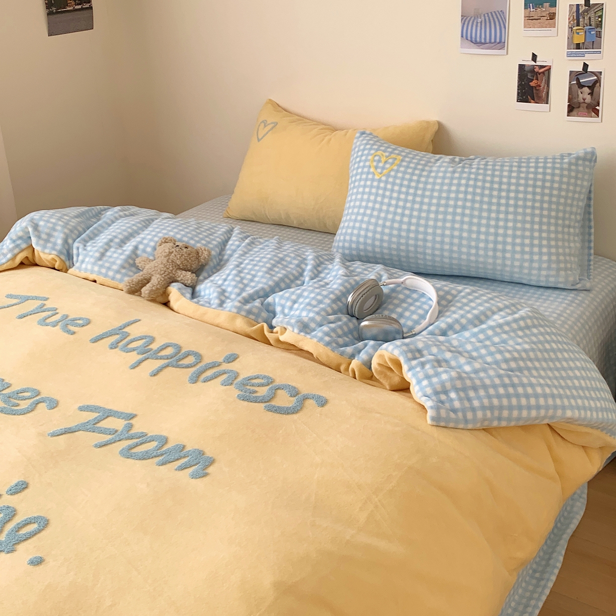 91家纺网 家纺一手货源 找家纺 桃喜 2025新款韩系纯色200g牛奶绒柔软毛巾绣刺绣四件套 黄蓝格