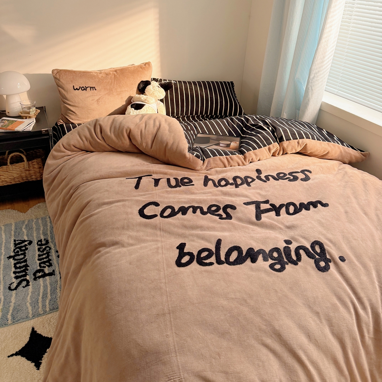 91家纺网 家纺一手货源 找家纺 桃喜 2025新款韩系纯色200g牛奶绒柔软毛巾绣刺绣四件套 咖色