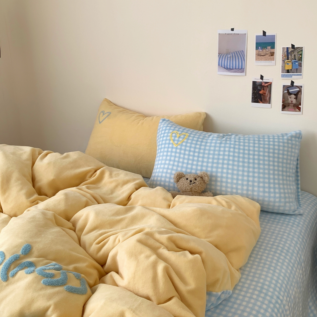 91家纺网 家纺一手货源 找家纺 桃喜 2025新款韩系纯色200g牛奶绒柔软毛巾绣刺绣四件套 黄蓝格