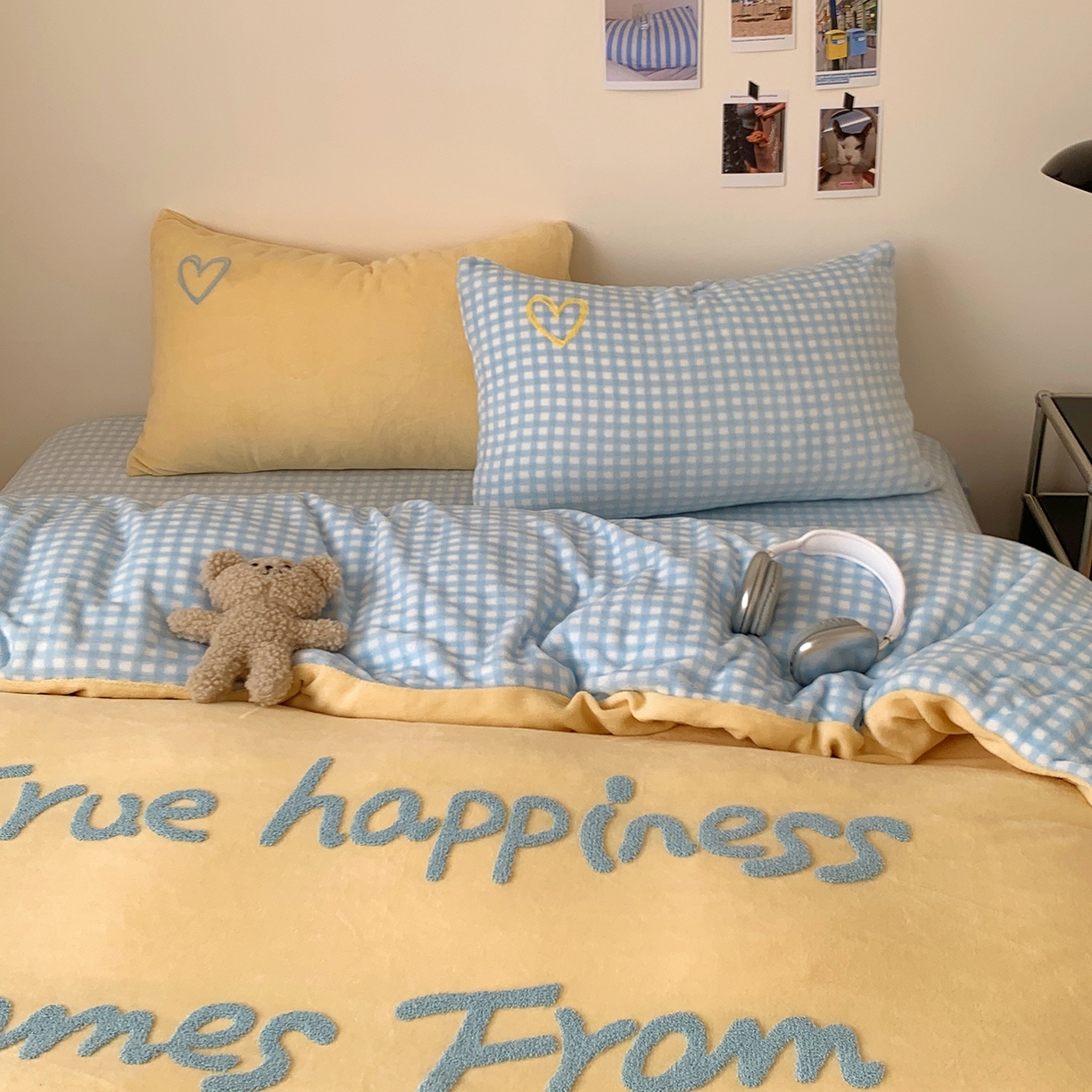 91家纺网 家纺一手货源 找家纺 桃喜 2025新款韩系纯色200g牛奶绒柔软毛巾绣刺绣四件套 黄蓝格