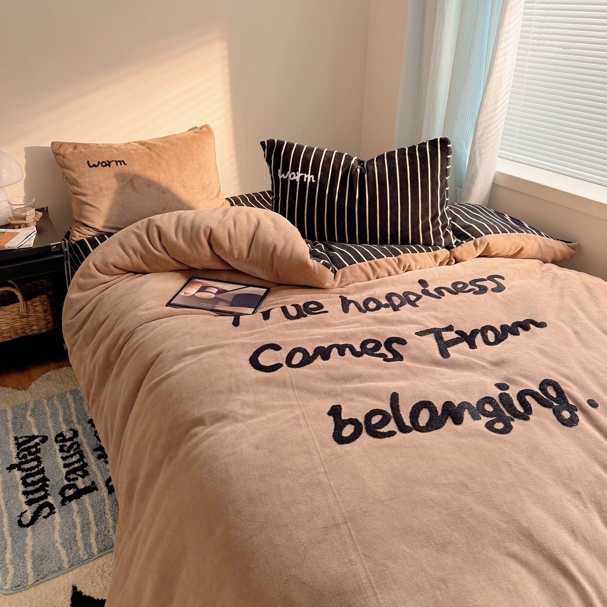 91家纺网 家纺一手货源 找家纺 桃喜 2025新款韩系纯色200g牛奶绒柔软毛巾绣刺绣四件套 咖色