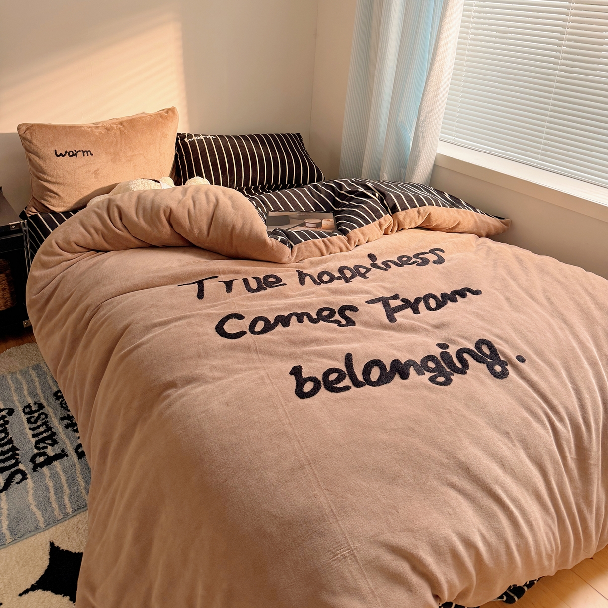 91家纺网 家纺一手货源 找家纺 桃喜 2025新款韩系纯色200g牛奶绒柔软毛巾绣刺绣四件套 咖色