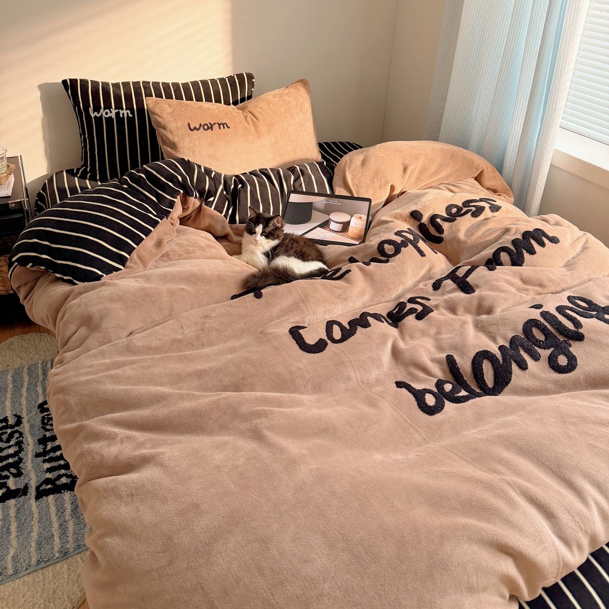 91家纺网 家纺一手货源 找家纺 桃喜 2025新款韩系纯色200g牛奶绒柔软毛巾绣刺绣四件套 咖色