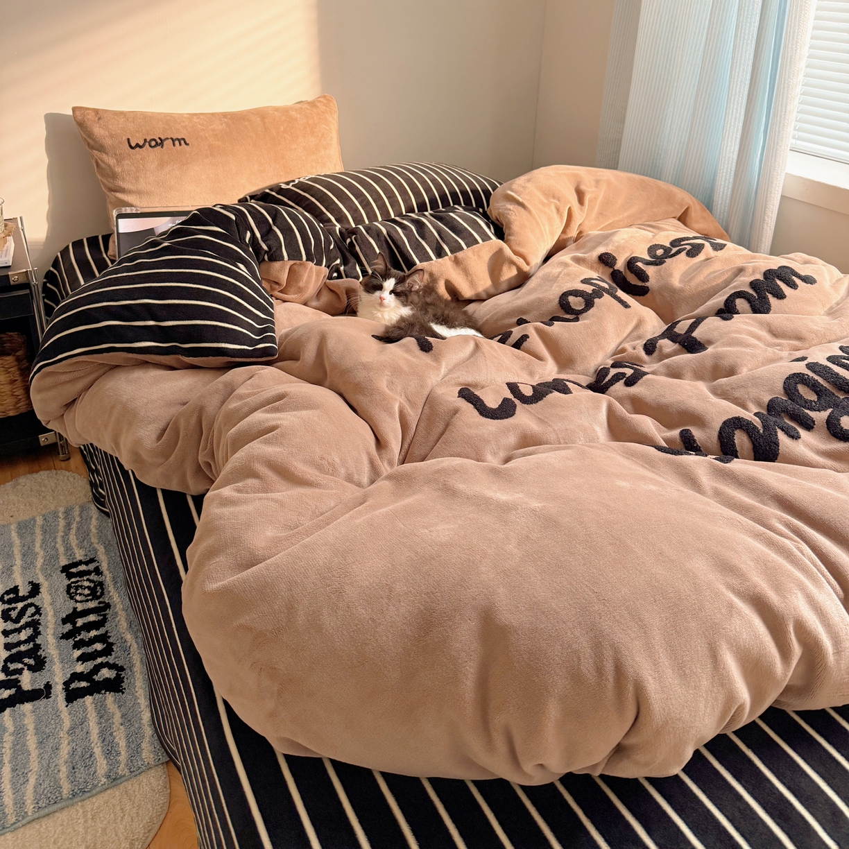 91家纺网 家纺一手货源 找家纺 桃喜 2025新款韩系纯色200g牛奶绒柔软毛巾绣刺绣四件套 咖色