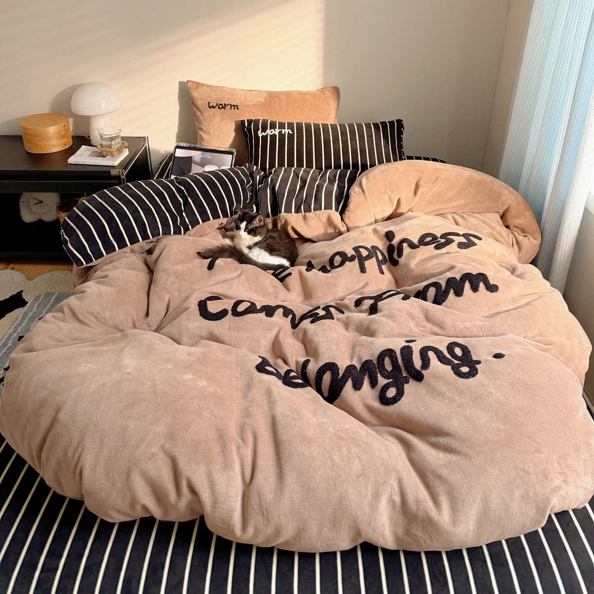 91家纺网 家纺一手货源 找家纺 （总）桃喜 2025新款韩系纯色200g牛奶绒柔软毛巾绣刺绣四件套