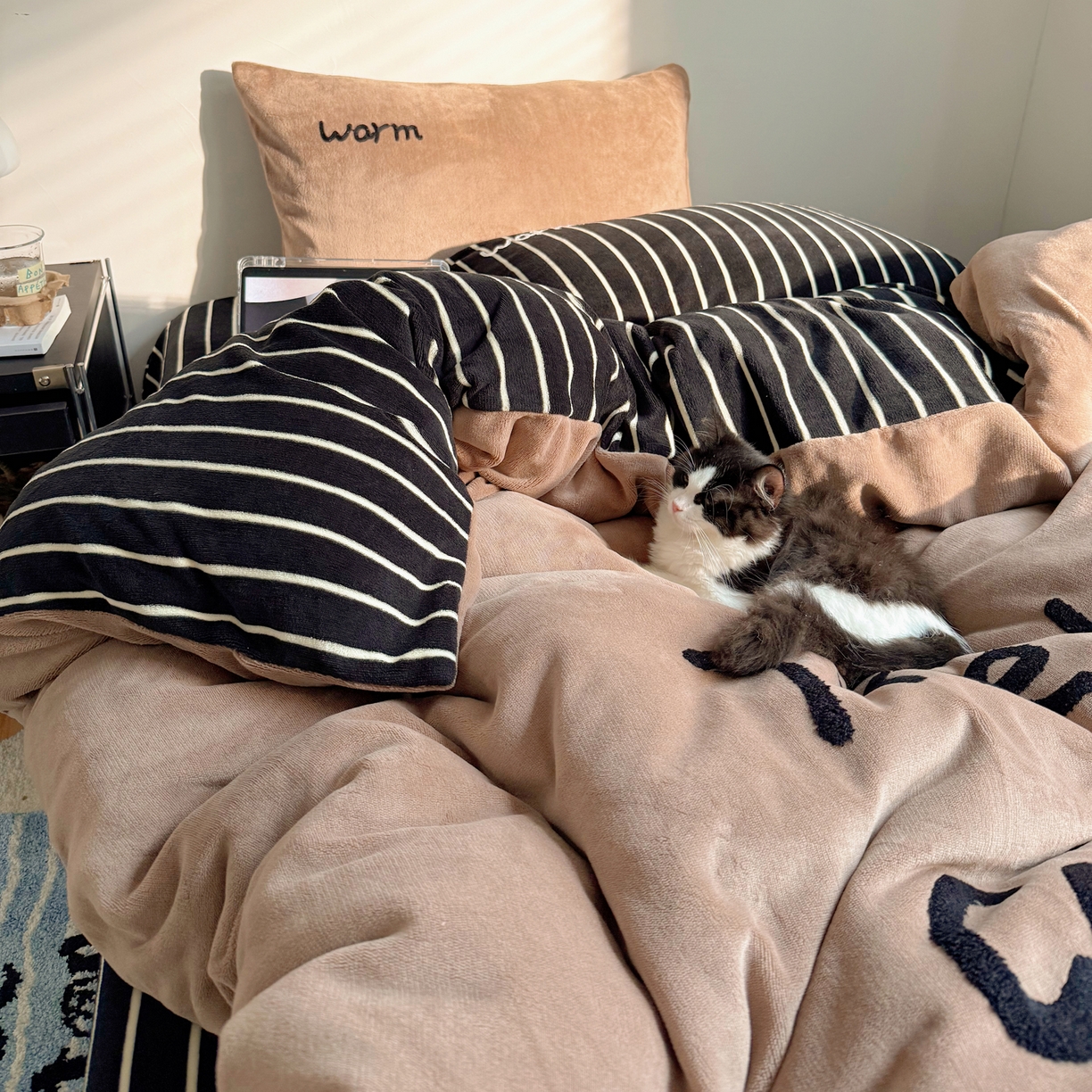 91家纺网 家纺一手货源 找家纺 桃喜 2025新款韩系纯色200g牛奶绒柔软毛巾绣刺绣四件套 咖色