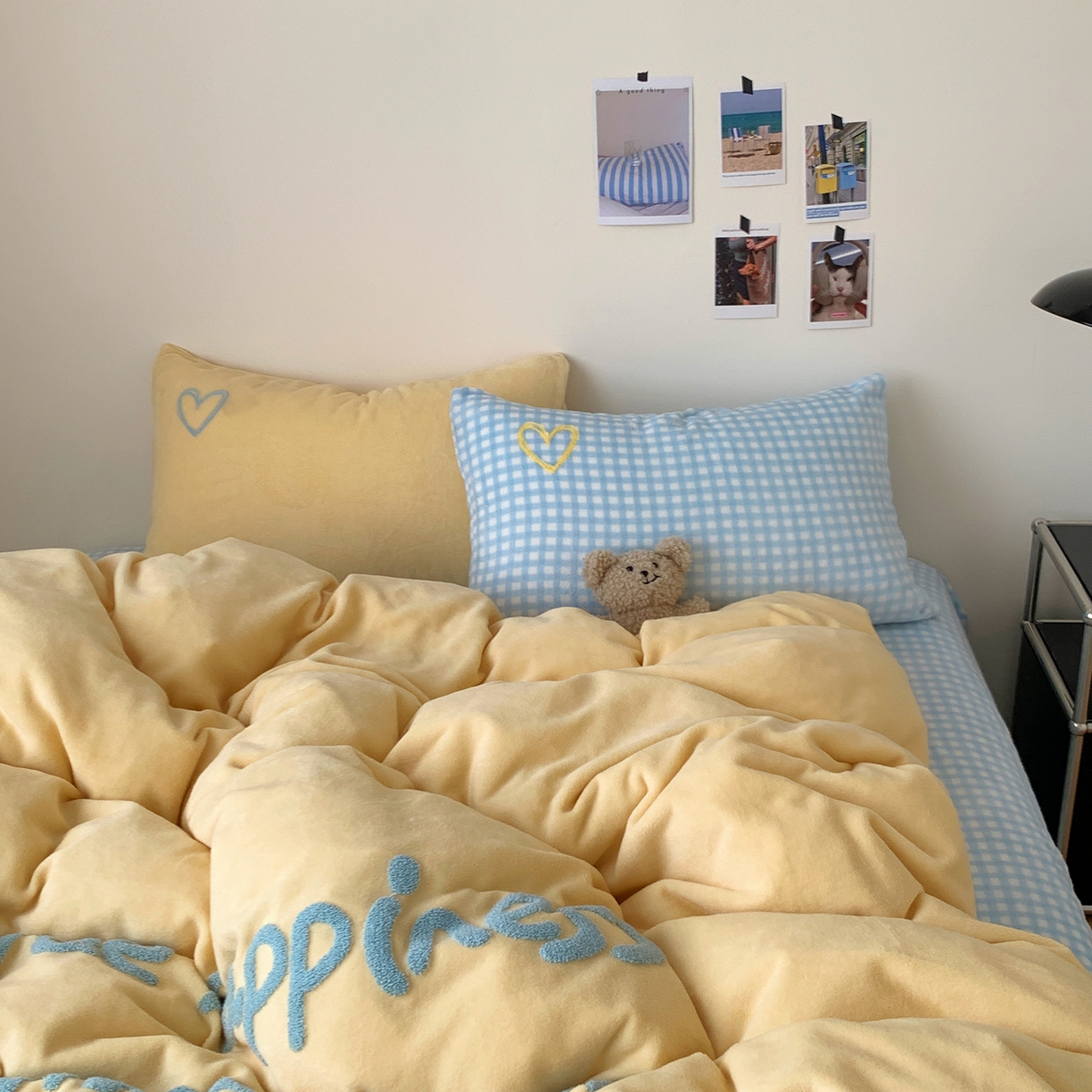 91家纺网 家纺一手货源 找家纺 桃喜 2025新款韩系纯色200g牛奶绒柔软毛巾绣刺绣四件套 黄蓝格