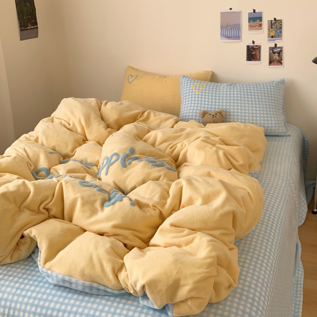 91家纺网 家纺一手货源 找家纺 桃喜 2025新款韩系纯色200g牛奶绒柔软毛巾绣刺绣四件套 黄蓝格