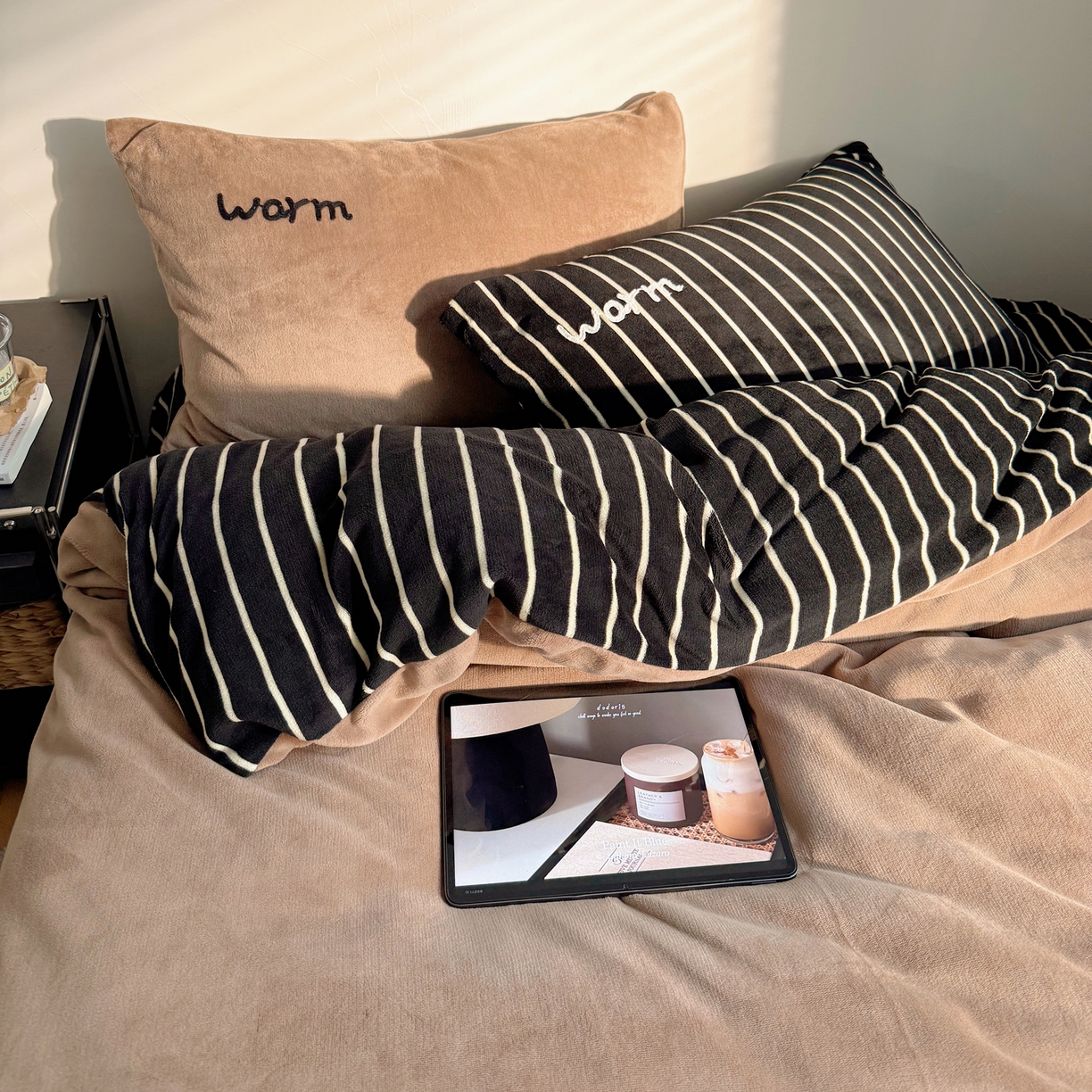 91家纺网 家纺一手货源 找家纺 桃喜 2025新款韩系纯色200g牛奶绒柔软毛巾绣刺绣四件套 咖色