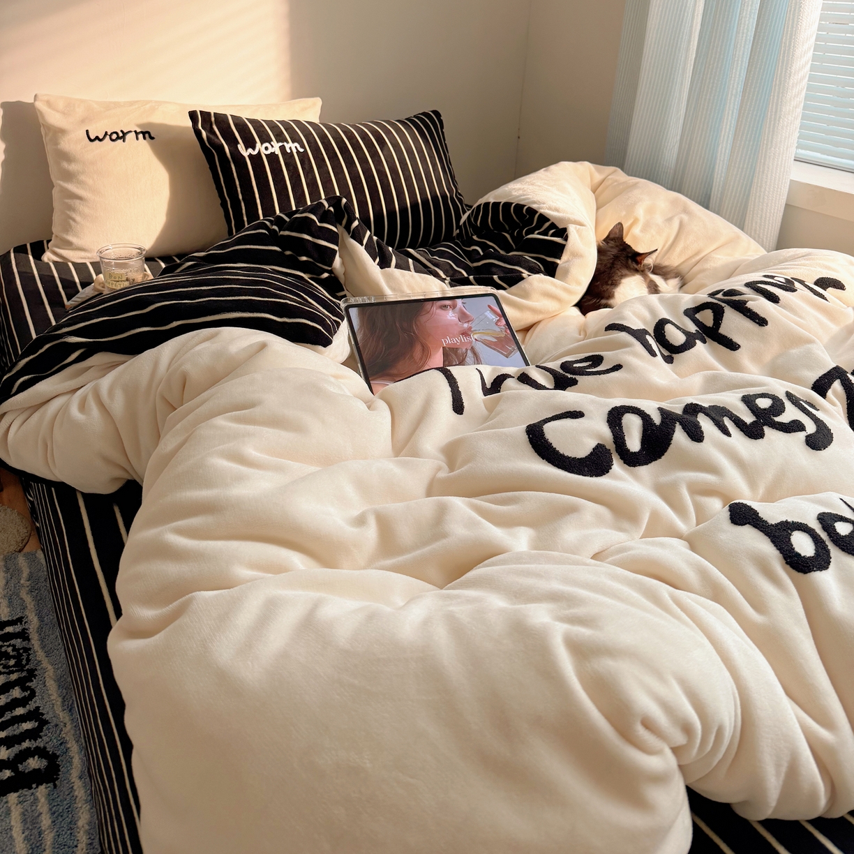 91家纺网 家纺一手货源 找家纺 桃喜 2025新款韩系纯色200g牛奶绒柔软毛巾绣刺绣四件套 白色