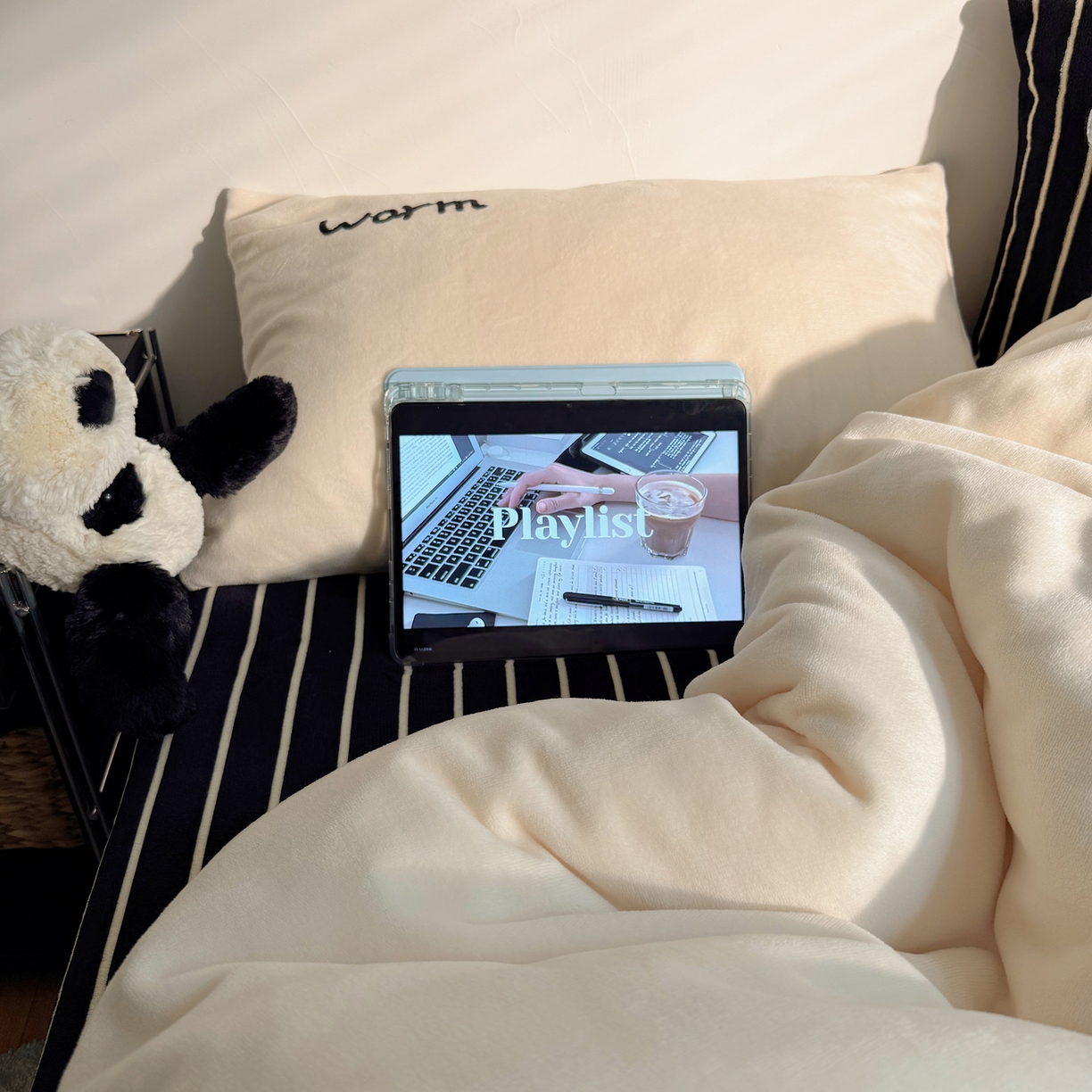 91家纺网 家纺一手货源 找家纺 桃喜 2025新款韩系纯色200g牛奶绒柔软毛巾绣刺绣四件套 白色